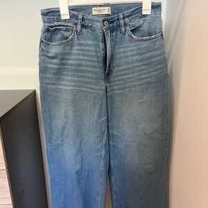 Abercrombie & Fitch Light Blue Cropped Jeans